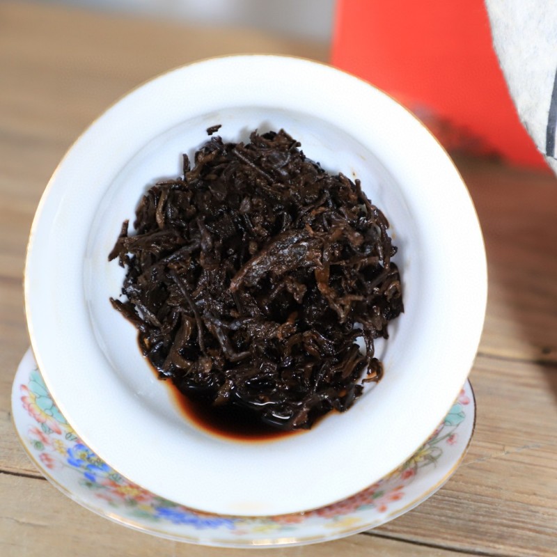 2016年宫廷金芽云南古树普洱茶勐海普洱熟茶饼老茶头
