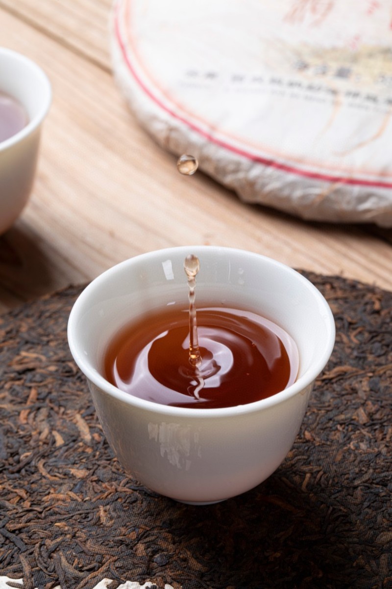 2016年宫廷金芽云南古树普洱茶勐海普洱熟茶饼老茶头