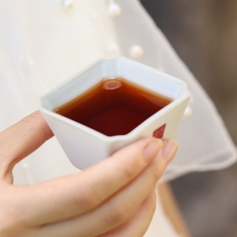 2016年宫廷金芽云南古树普洱茶勐海普洱熟茶饼老茶头
