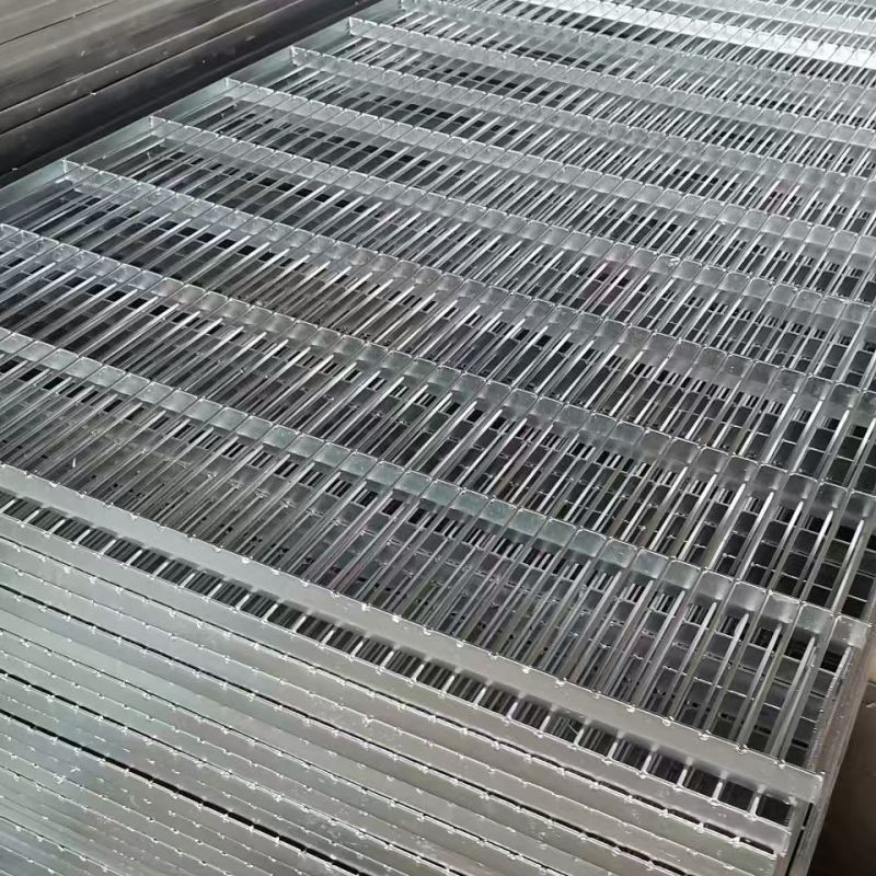 鸽舍扁铁地网钢格栅板鸽棚狗笼踩人地网自建鸽棚地网镀锌漏粪
