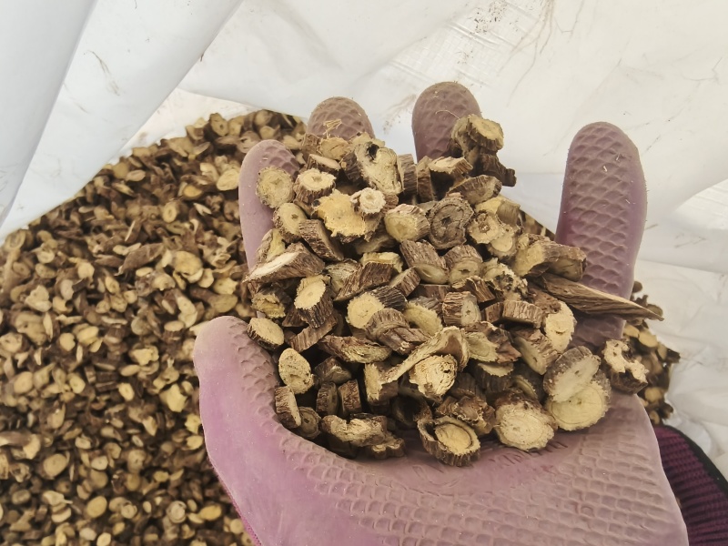 野生甘草片，规格齐全，产地进口，甘甜，高温清热解暑。