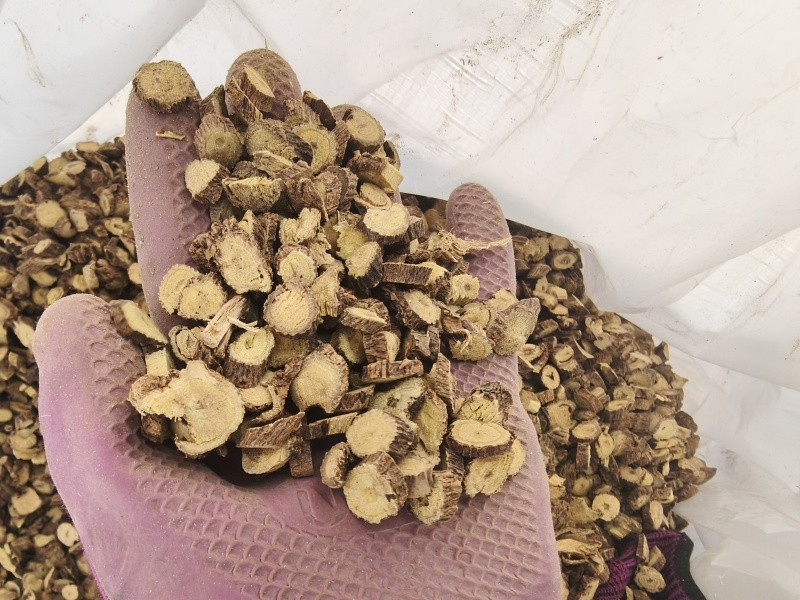 野生甘草片，规格齐全，产地进口，甘甜，高温清热解暑。