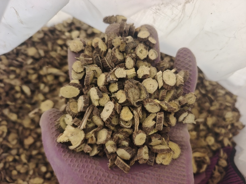 野生甘草片，规格齐全，产地进口，甘甜，高温清热解暑。