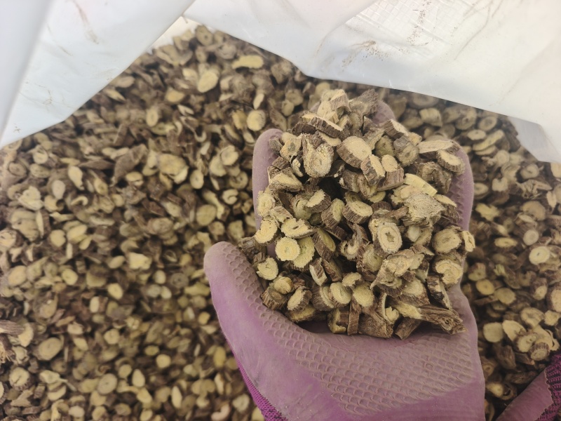 野生甘草片，规格齐全，产地进口，甘甜，高温清热解暑。