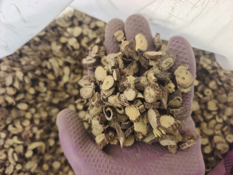 野生甘草片，规格齐全，产地进口，甘甜，高温清热解暑。