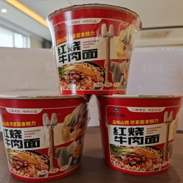 晋宝绿珍桶装方便面，味美汤鲜，爽滑劲道可代加工