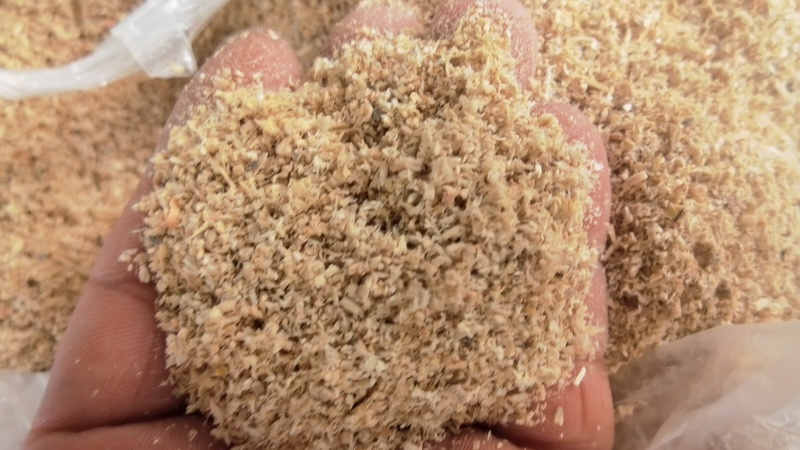 大量松木粉量大从优货源充足品质保证