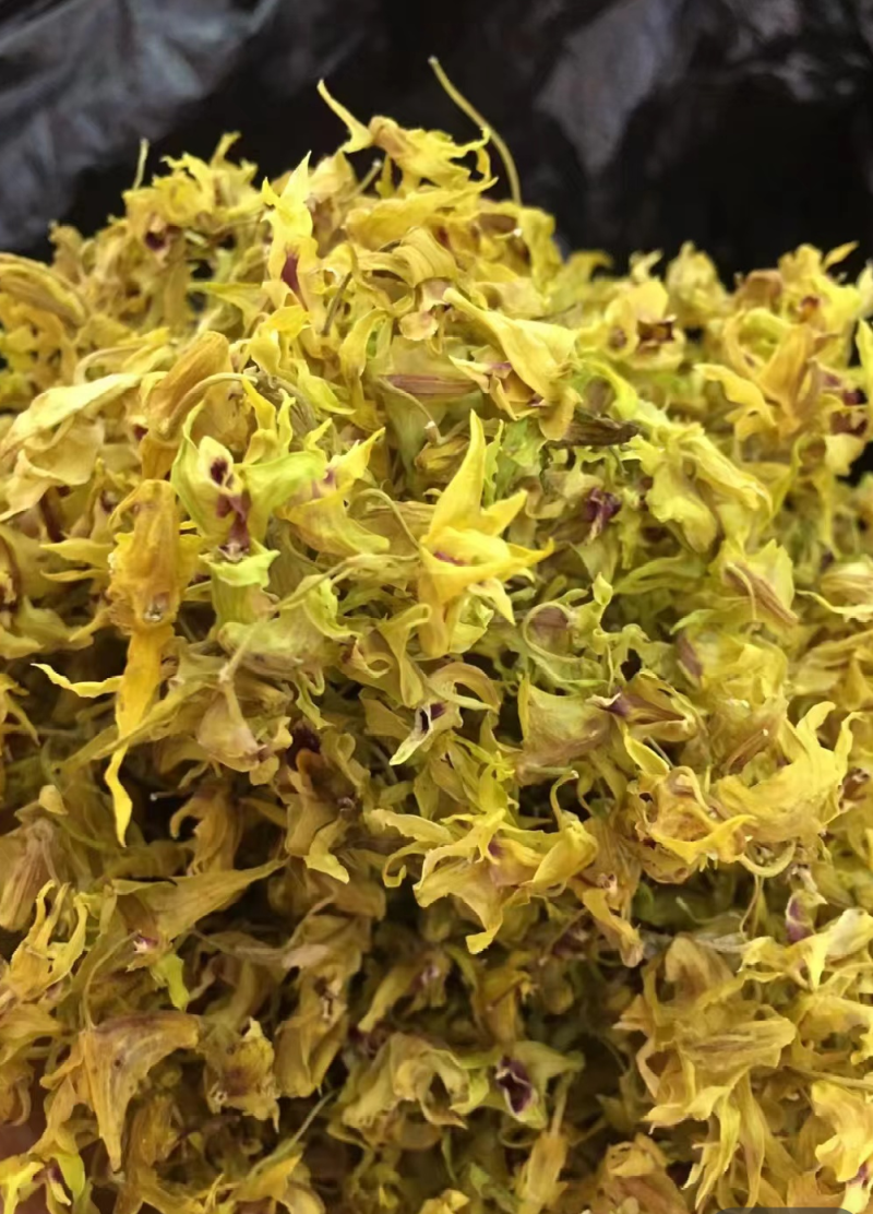 石斛花有铁皮石斛花和鼓锤石斛花两种，各种花条批发