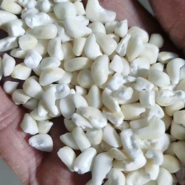 白粘糯玉米糁中号，小号，黄粘糯玉米碴，玉米糁，玉米面。