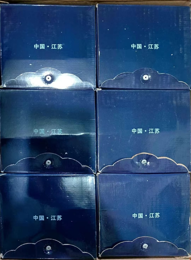 2022年的洋河系列”中国蓝”一箱六瓶，52度，浓香型