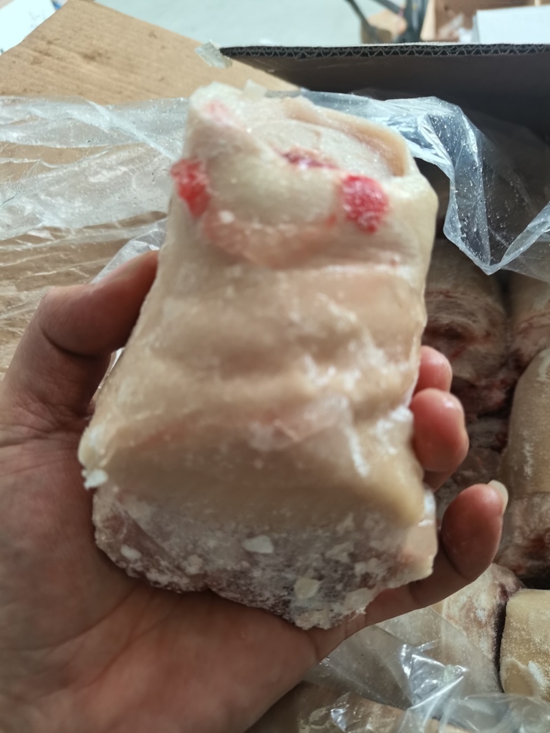 带皮小肘子