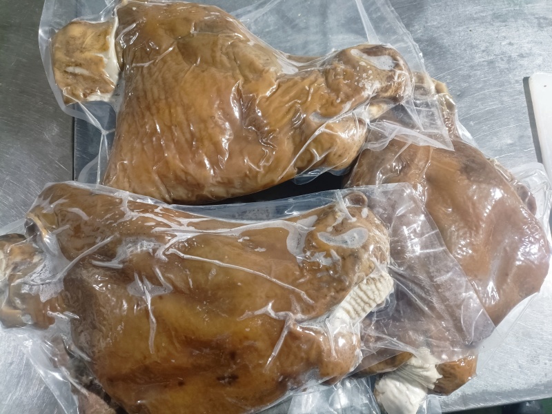 熟牛头肉。全熟牛头肉，纯草地牛头肉，口感好。质量如