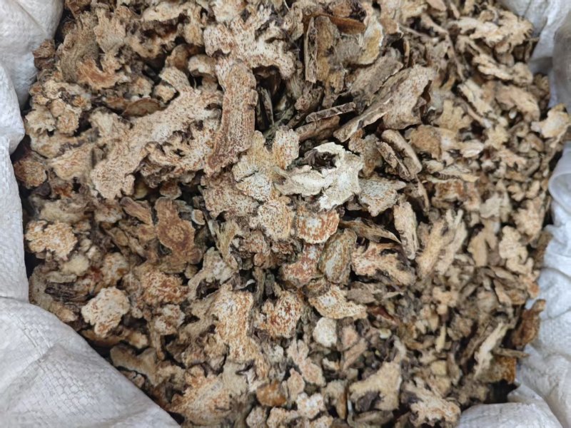 苍术，安徽亳州产地直为菊科植物茅苍术或北苍术的干燥根茎。