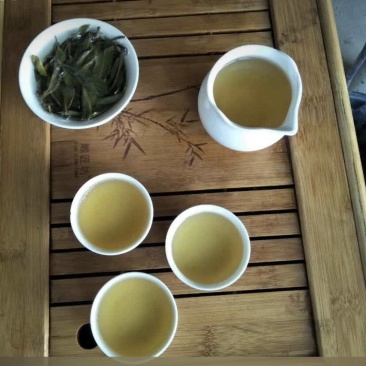 **原生态普洱春茶