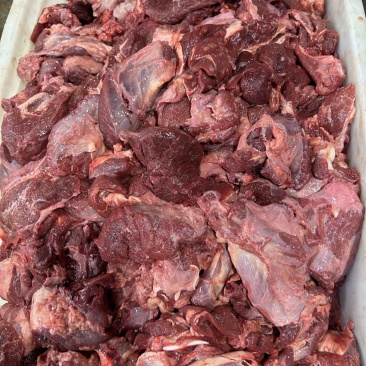 新鲜大块牛碎肉