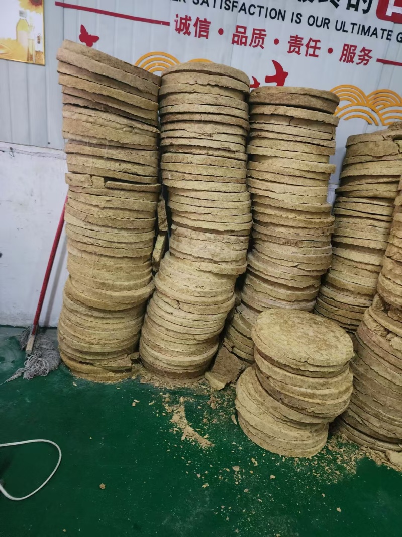 黄豆饼，适合鸡鸭鹅猪牛羊养殖**饲料，质量有保证，可以视屏看