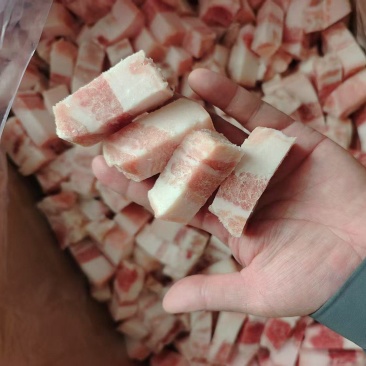 原切带皮五花肉块