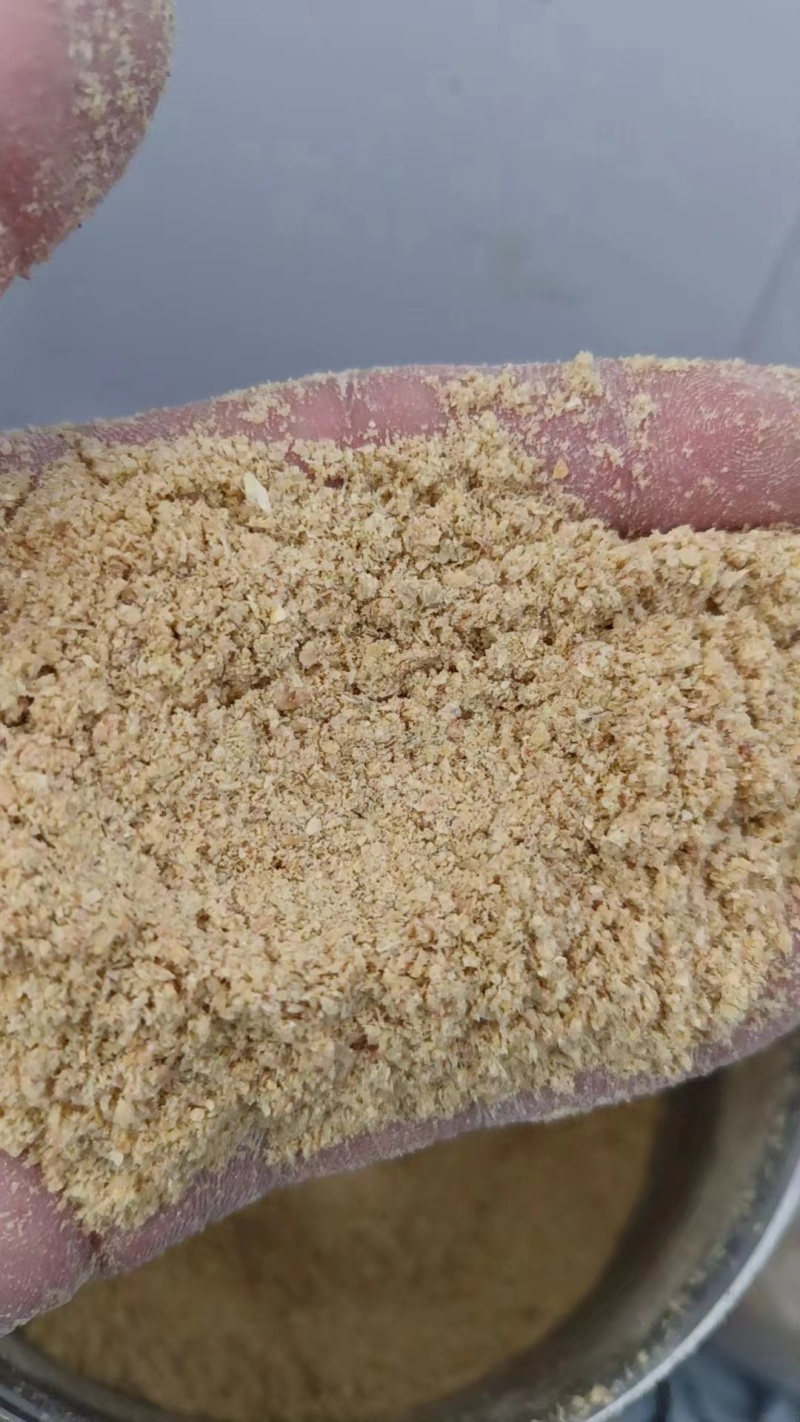 高品质玉米面，蛋白含量高，可代替部分高价位饲料适口性好！