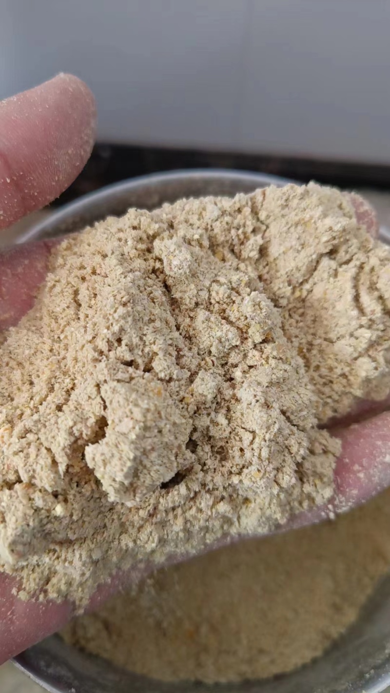 高品质玉米面，蛋白含量高，可代替部分高价位饲料适口性好！