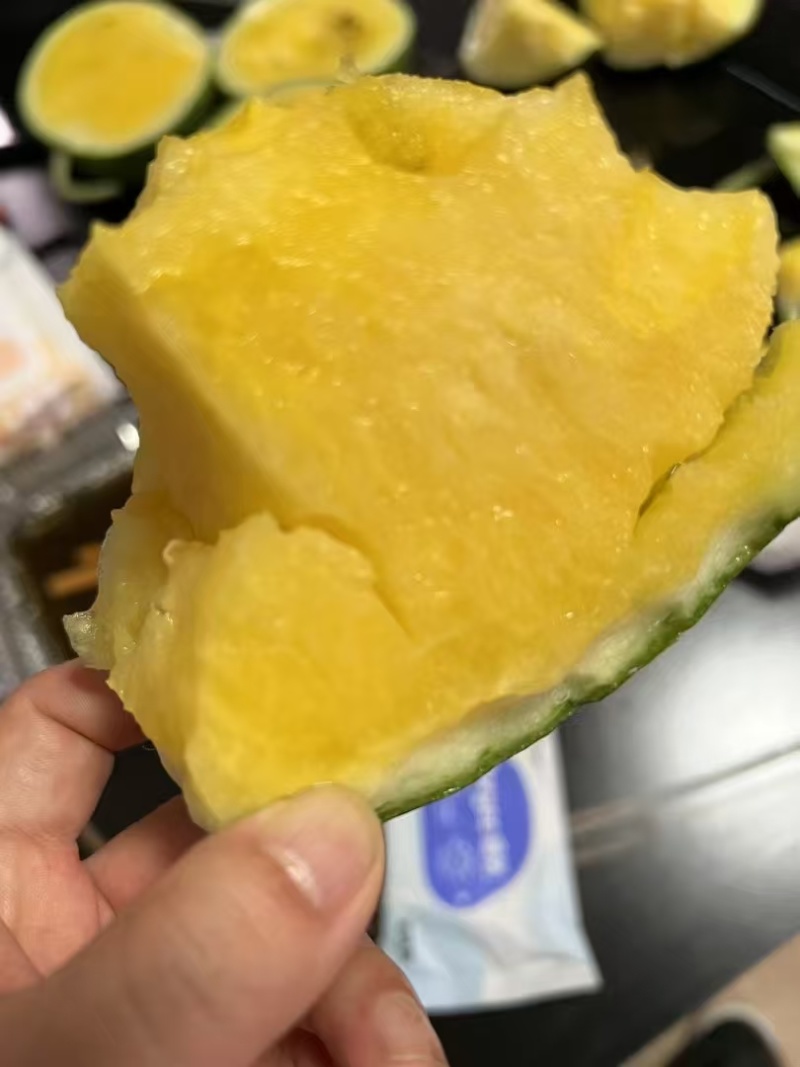 江苏盐城产区特小凤大量上市中皮薄多汁脆甜可口