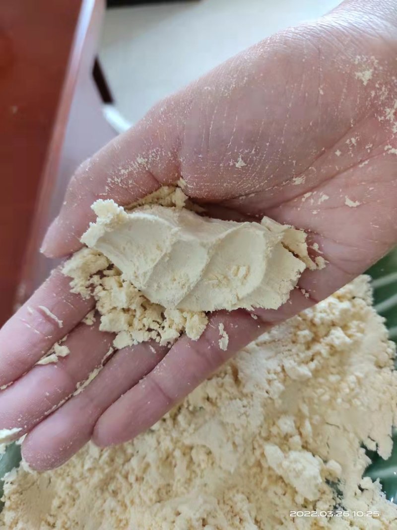 高品质玉米面，蛋白含量高，可代替部分高价位饲料适口性好！