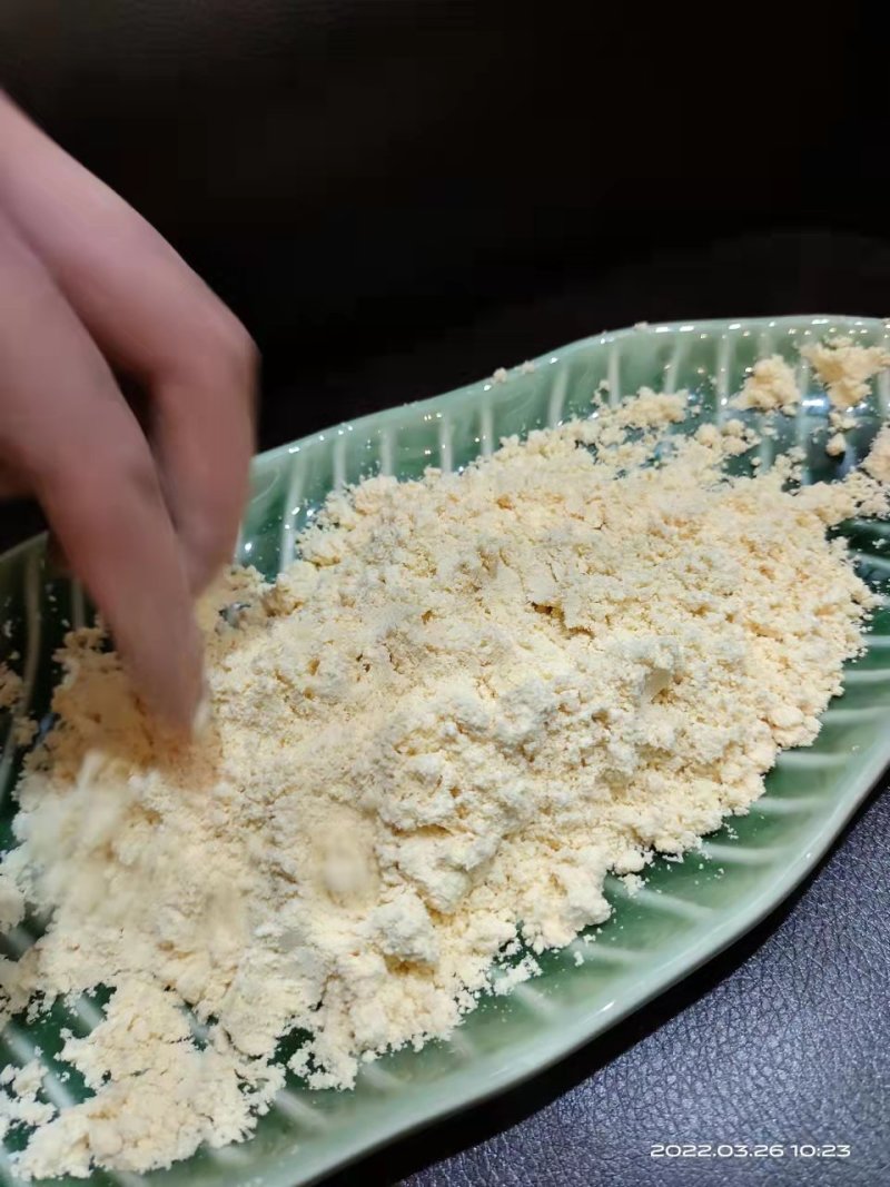 高品质玉米面，蛋白含量高，可代替部分高价位饲料适口性好！