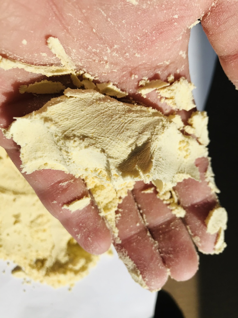 高品质玉米面，蛋白含量高，可代替部分高价位饲料适口性好！