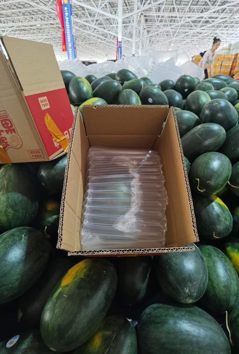 黑美人西瓜，新鲜摘采，支持电商一件代发，整车落地配。