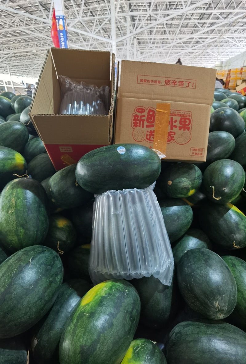 黑美人西瓜，新鲜摘采，支持电商一件代发，整车落地配。