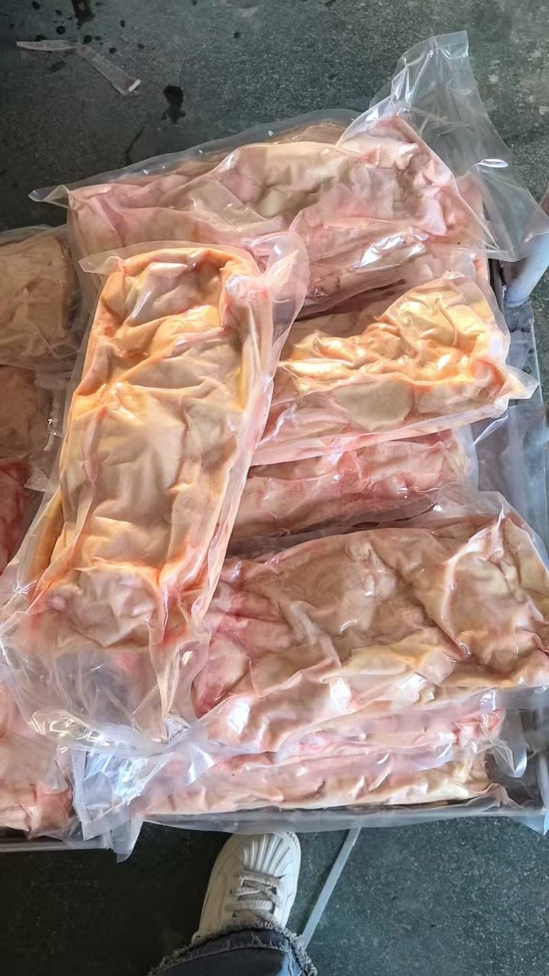 精修纯干大片牛腩筋。适用于烧烤，炖锅，烤肉等