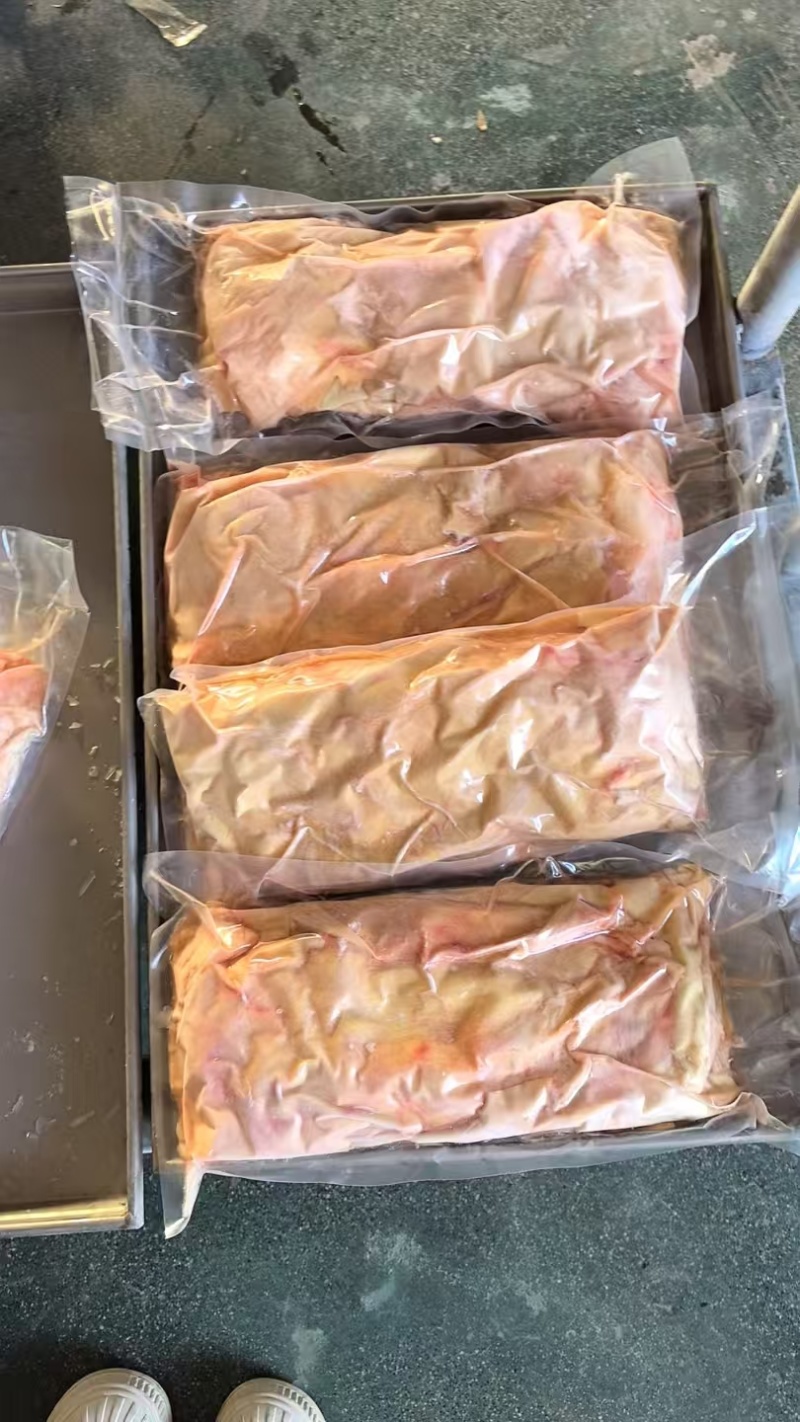 精修纯干大片牛腩筋。适用于烧烤，炖锅，烤肉等