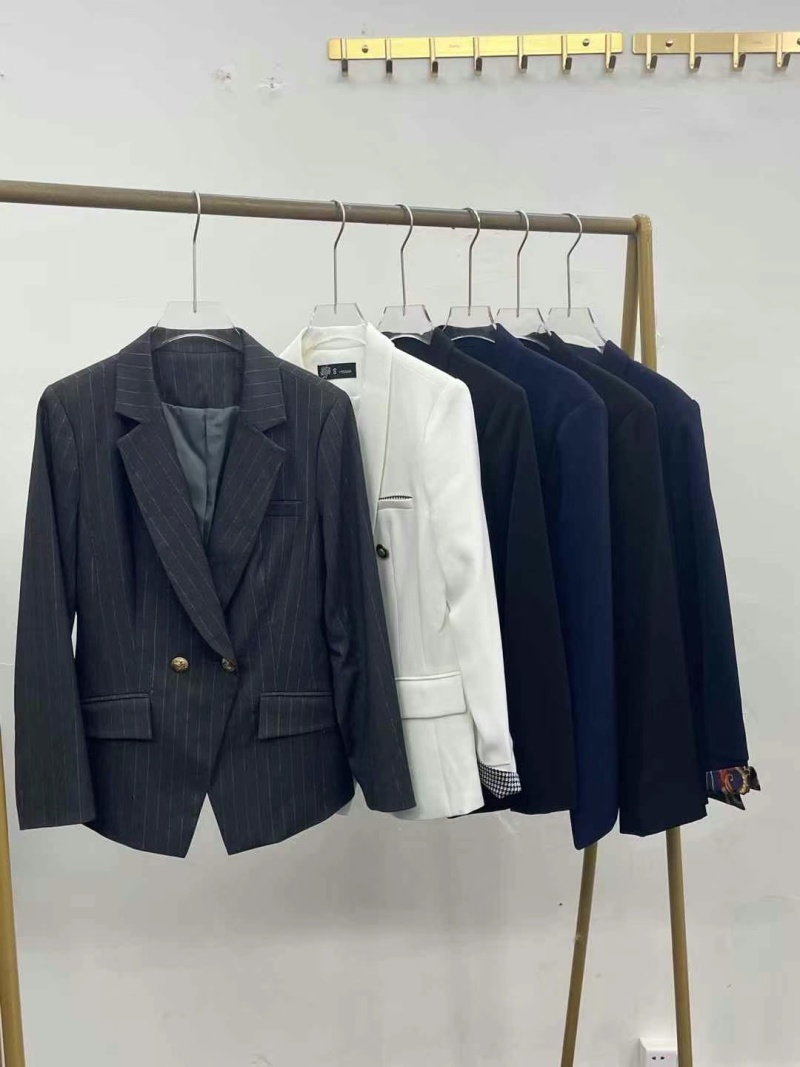 140件实体店回收高品质女装职业气质西装外套。图
