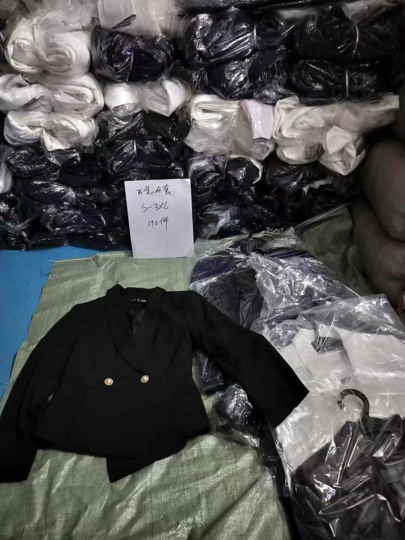140件实体店回收高品质女装职业气质西装外套。图