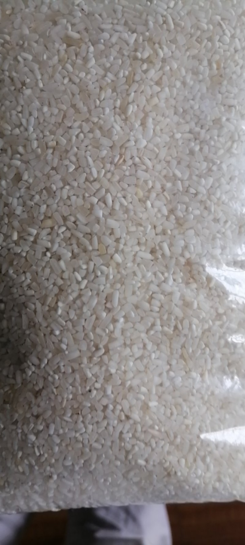 当年碎大米，大颗粒的碎米，适合米粉，酿酒，米线用
