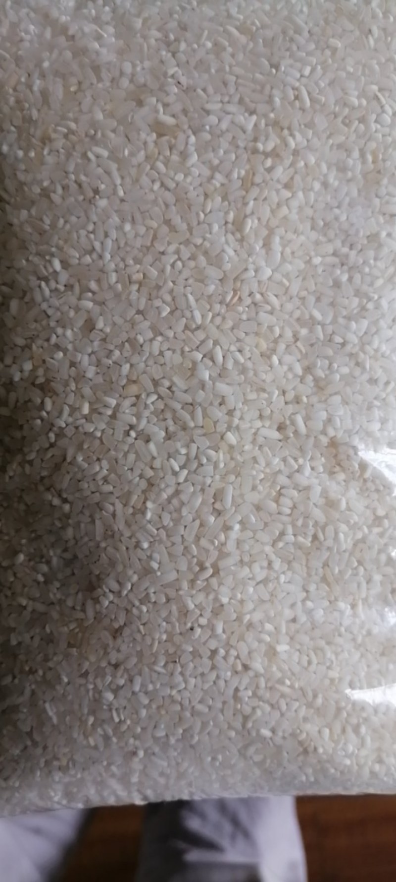 当年碎大米，大颗粒的碎米，适合米粉，酿酒，米线用