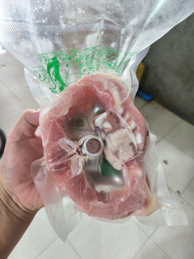 去皮鳄鱼肉