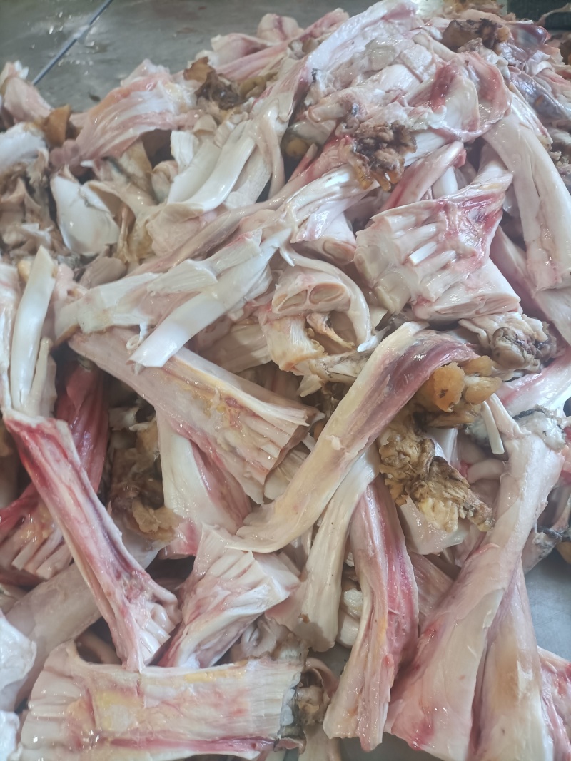 牛蹄筋，牛蹄主筋，纯手工去骨扒筋，纯干货。没有碎筋。