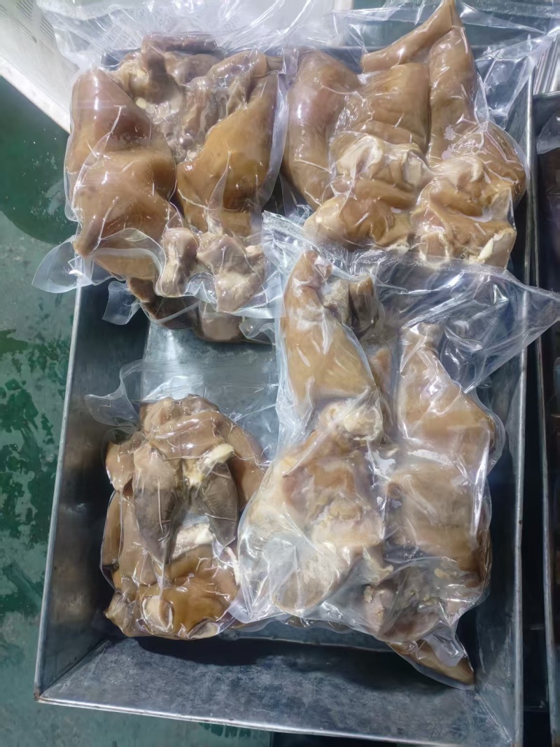 全熟牛蹄。去油干净，不带骨。口感好。纯干货，独立包装。