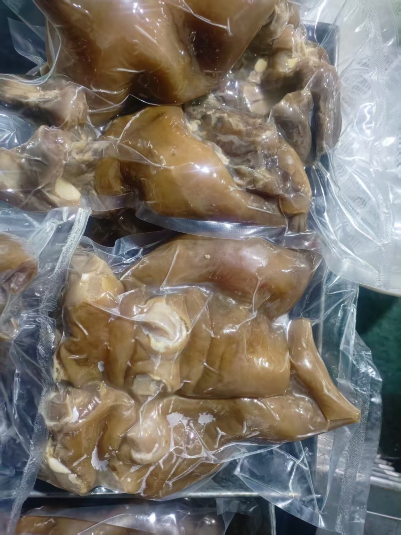 全熟牛蹄。去油干净，不带骨。口感好。纯干货，独立包装。