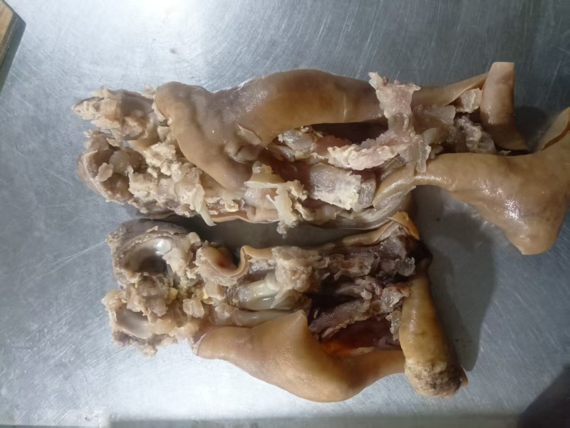 全熟牛蹄。去油干净，不带骨。口感好。纯干货，独立包装。