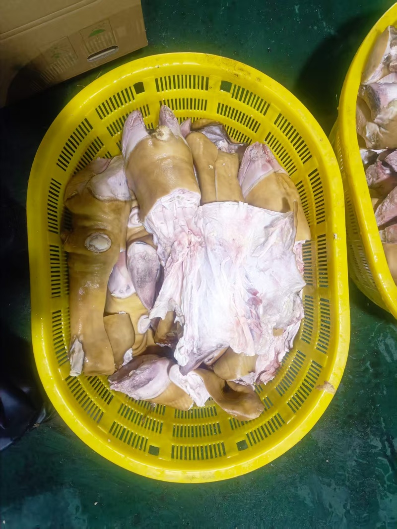 全熟牛蹄。去油干净，不带骨。口感好。纯干货，独立包装。