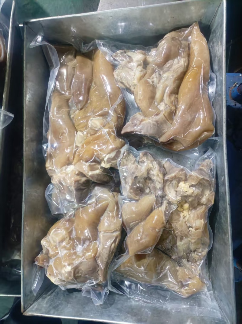 全熟牛蹄。去油干净，不带骨。口感好。纯干货，独立包装。