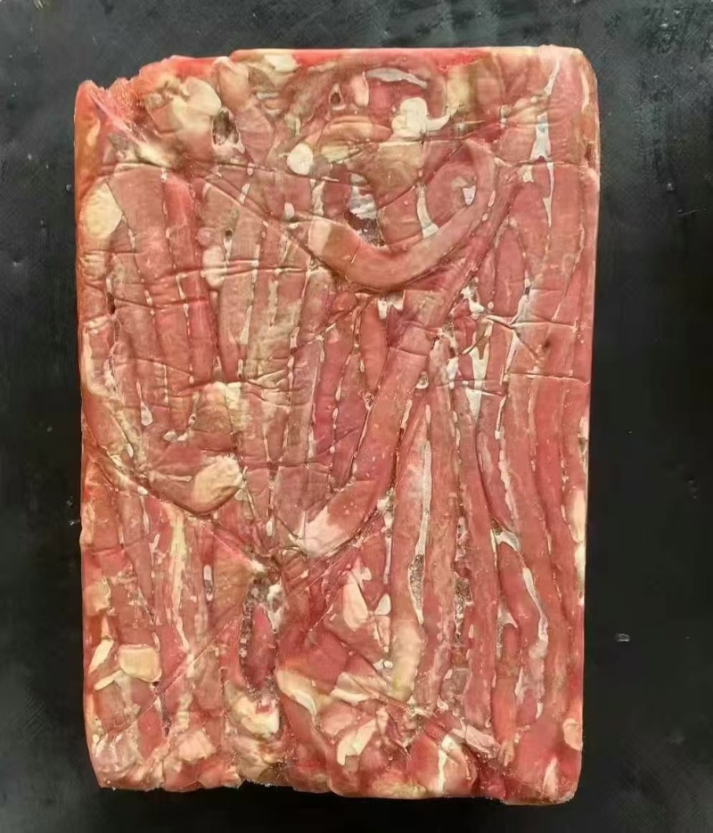 羊红肠，又称羊小肠，质地细嫩，口感松软有嚼劲，可炒，可卤