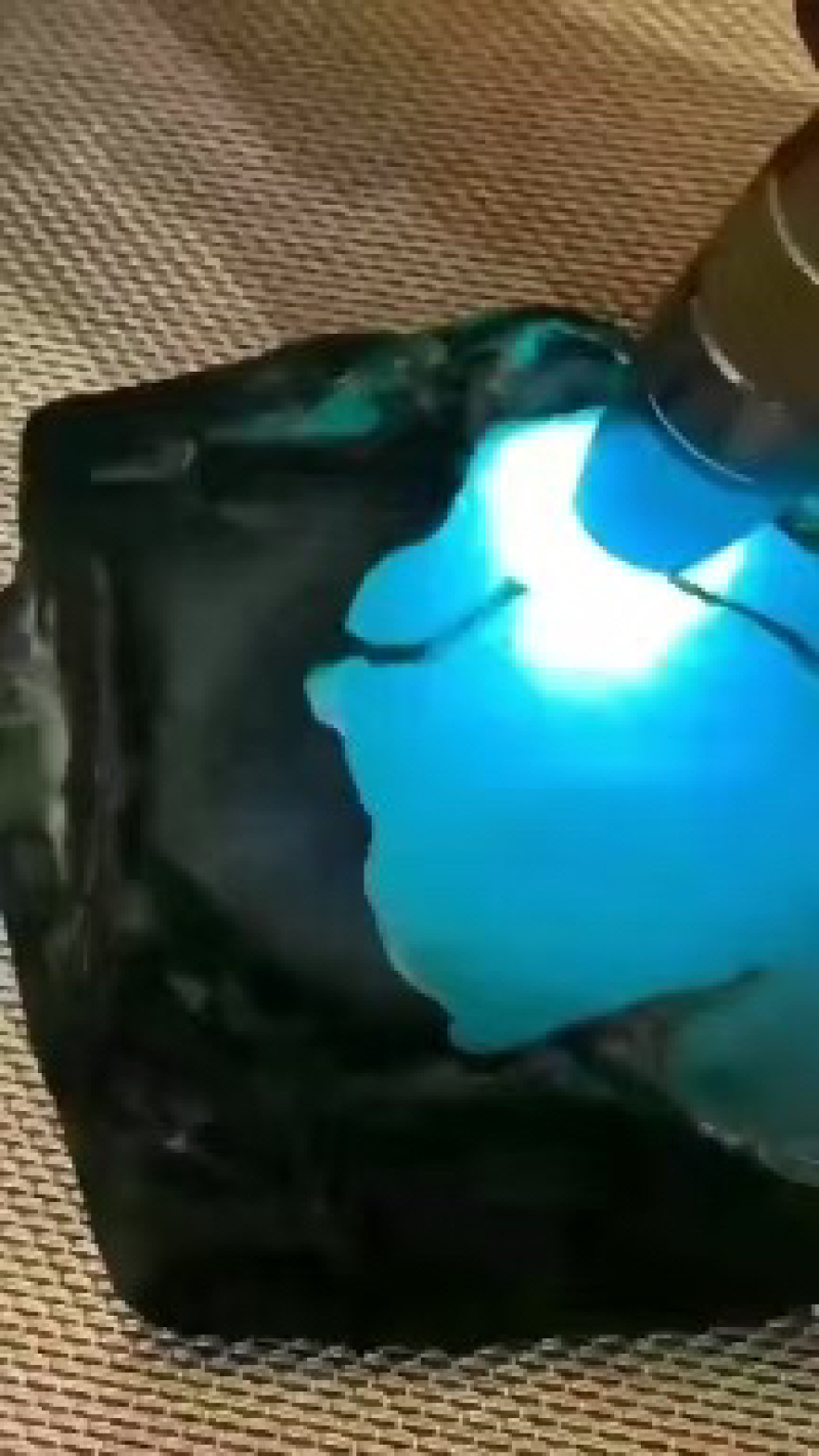缅甸产地一手翡翠原石玉石供应品质保证欢迎各位老板来电