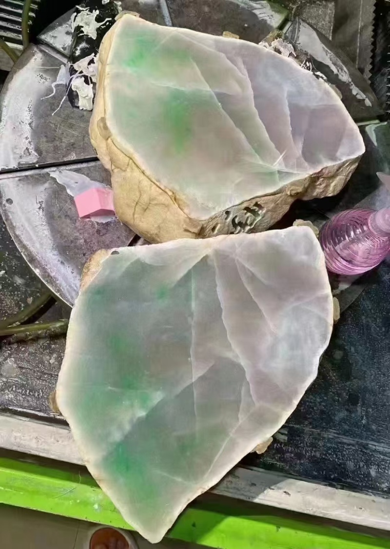 缅甸产地一手翡翠原石玉石供应品质保证欢迎各位老板来电