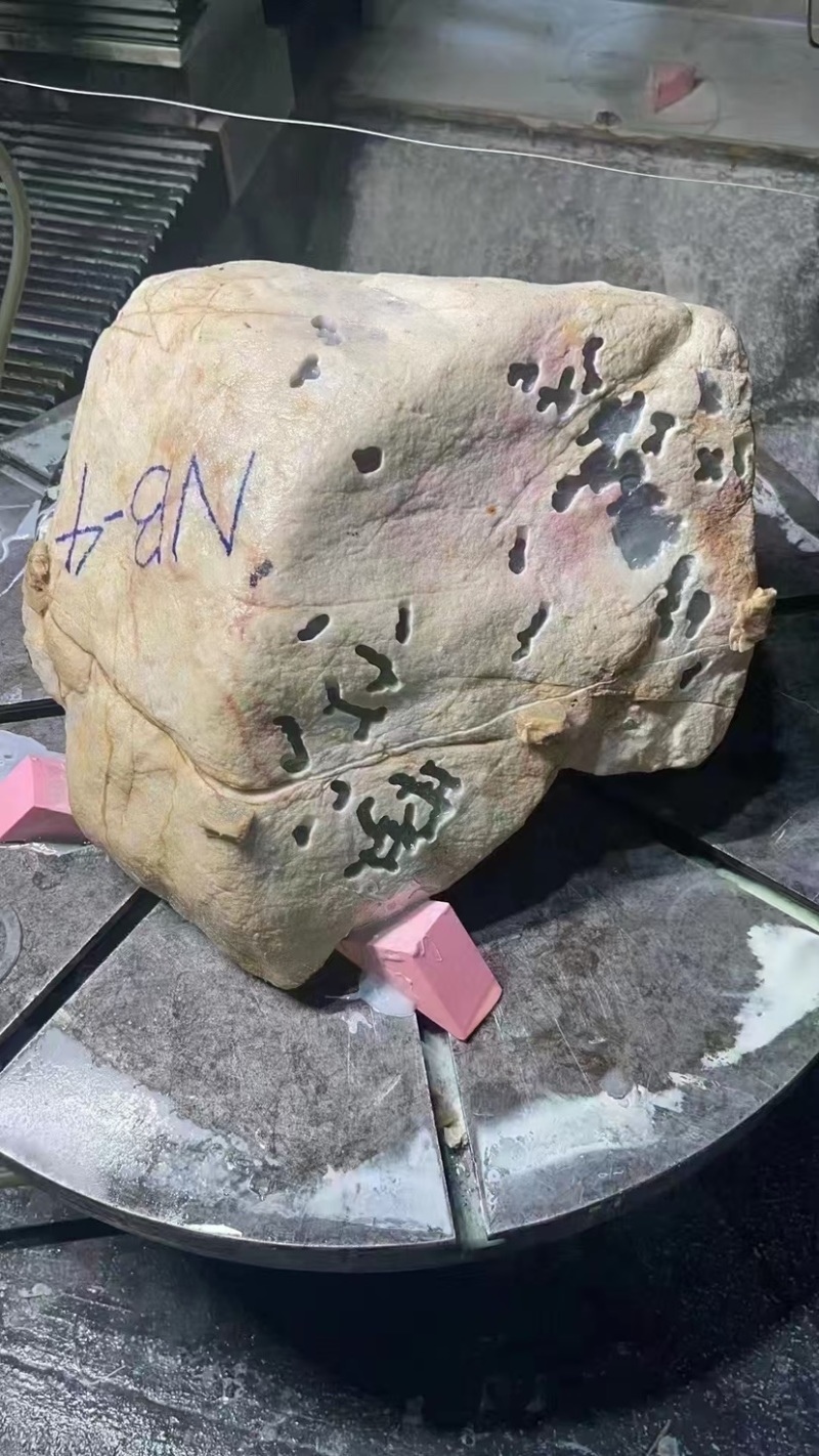 缅甸产地一手翡翠原石玉石供应品质保证欢迎各位老板来电