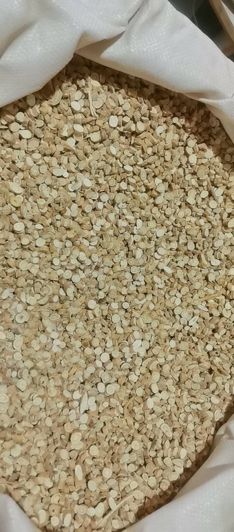 山东菏泽一手货源黄芪品质好价格优对接全国市场欢迎采购
