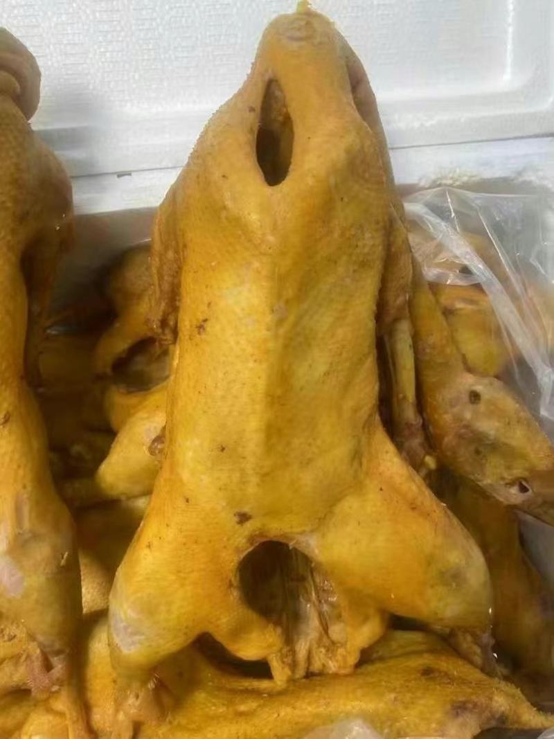 荣昌卤鹅，全熟加热即可出摊，颜色好味道佳，一件50斤