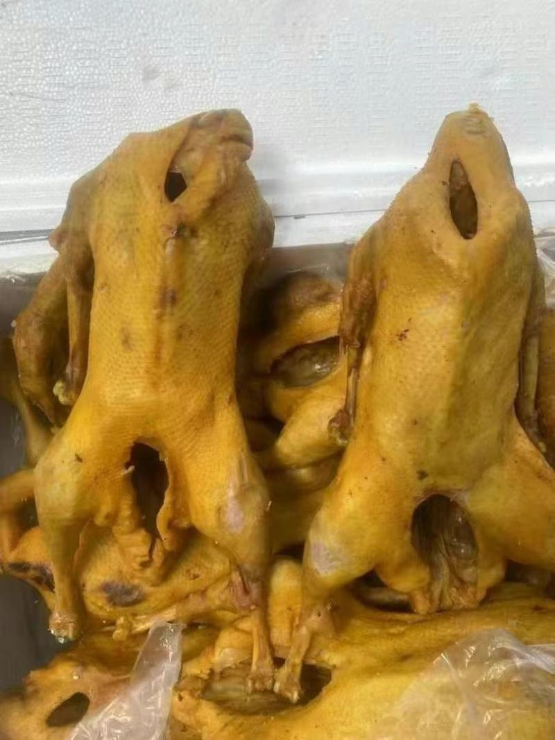 荣昌卤鹅，全熟加热即可出摊，颜色好味道佳，一件50斤