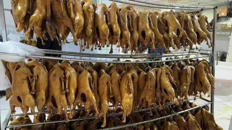 荣昌卤鹅，全熟加热即可出摊，颜色好味道佳，一件50斤